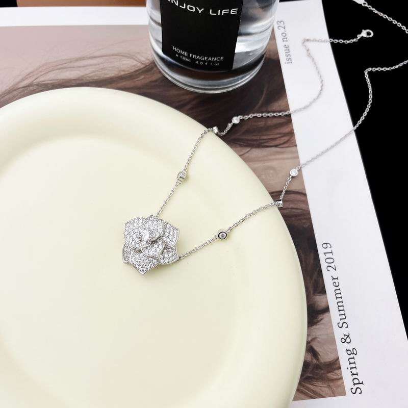 Piaget necklace 05lyx23